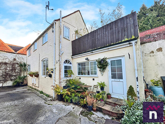 2 Bedroom Coach House For Sale In The Old Coach House North Row, Warminster, BA12