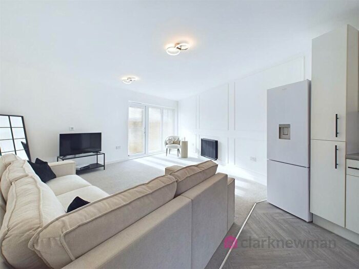 1 Bedroom Apartment For Sale In Myrtle Close, Gilden Park, Harlow, CM17