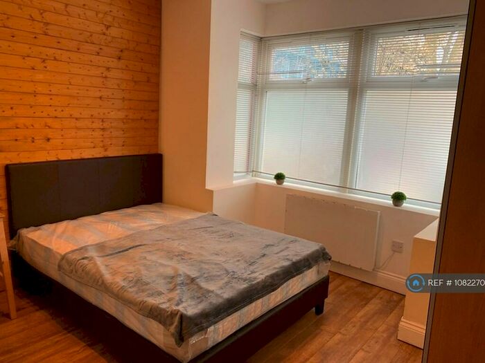 Studio To Rent In London, London, N7