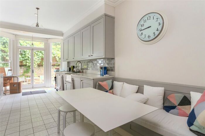 3 Bedroom Flat To Rent In Princes Square, London, W2