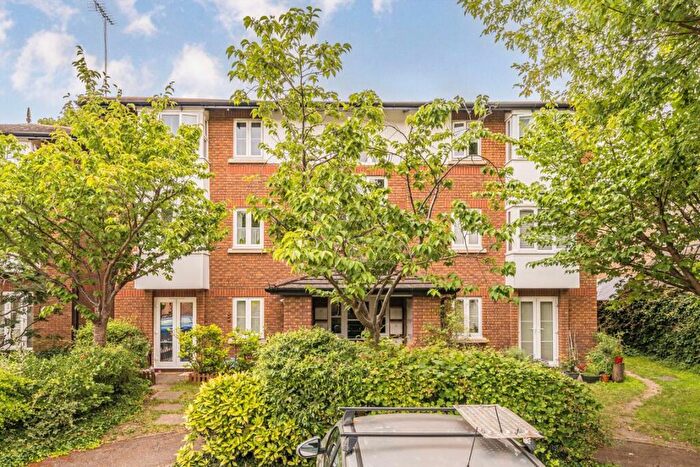 1 Bedroom Flat For Sale In Kingsworthy Close, Kingston Upon Thames, KT1
