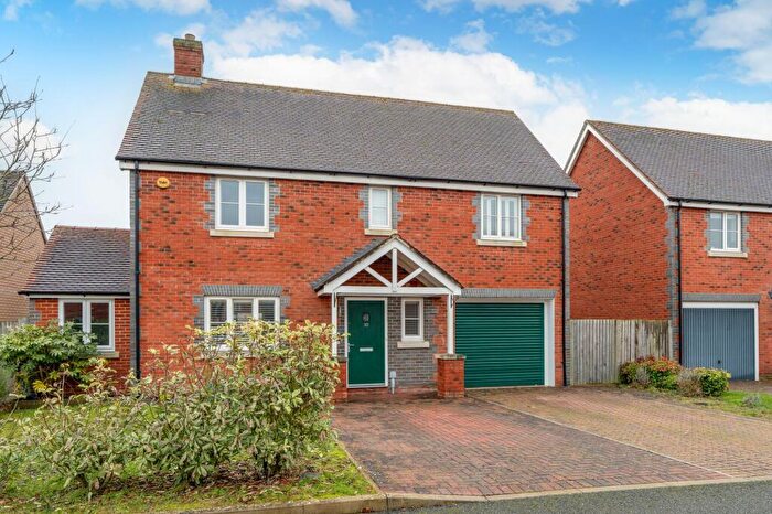 5 Bedroom Detached House For Sale In Vespasian Way, Bicester, OX26