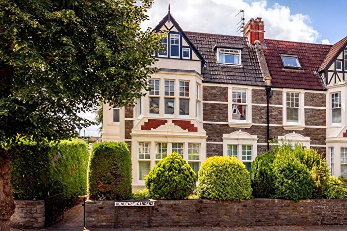 2 Bedroom Flat For Sale In Henleaze Gardens, Henleaze, Bristol, BS9