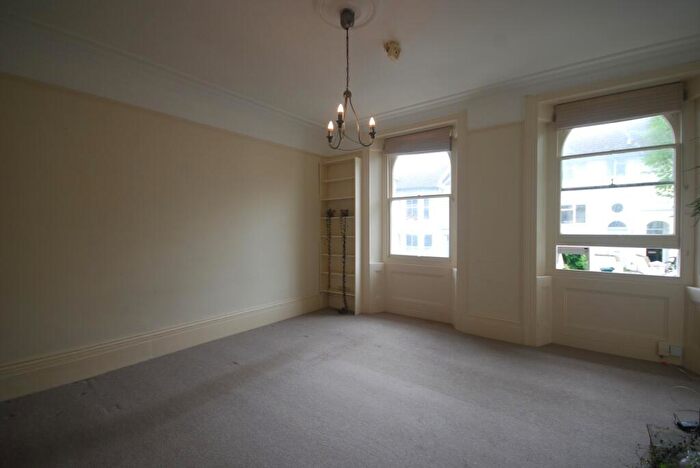 1 Bedroom Flat To Rent In Roundhill Crescent, Brighton, BN2