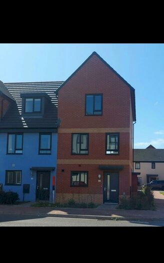 4 Bedroom Town House To Rent In Ffordd Y Mileniwm, Barry, CF62