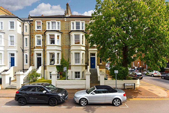 2 Bedroom Flat To Rent In St. Philip's Road, Surbiton, KT6