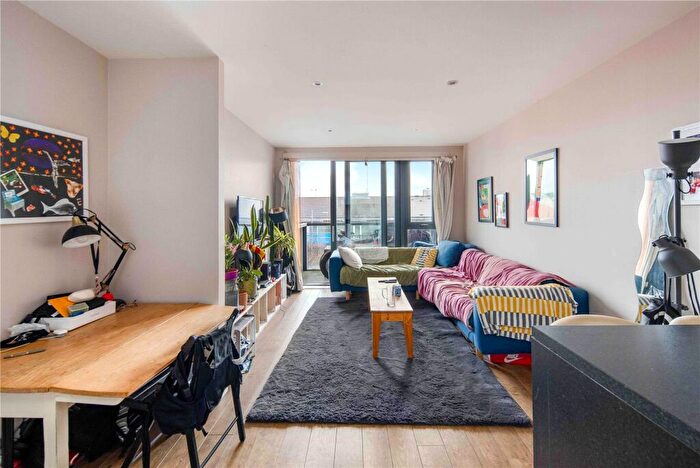 2 Bedroom Flat To Rent In Bovet Court, Harford Street, London, E1