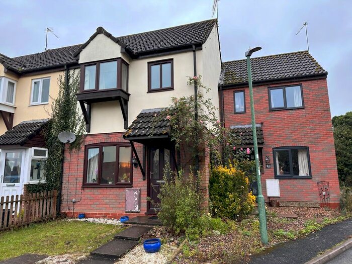 3 Bedroom Terraced House To Rent In Willow Close, Alcester, B49