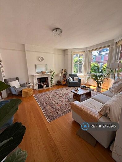 3 Bedroom Flat To Rent In Compayne Gardens, London, NW6