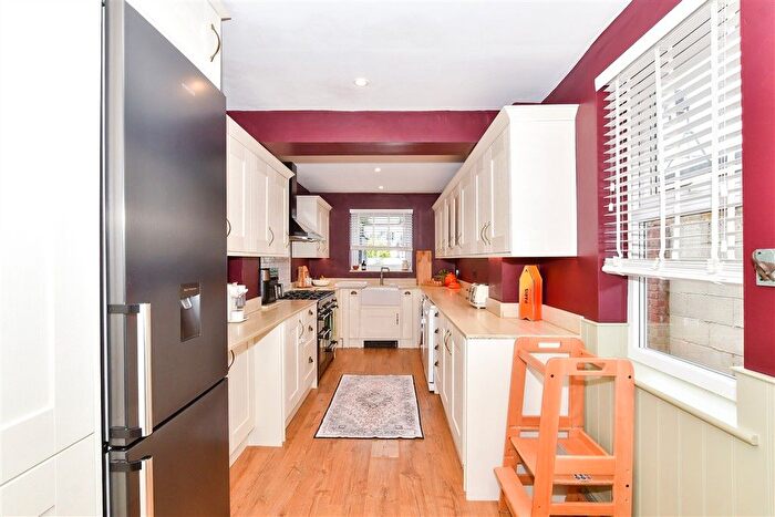 2 Bedroom End Of Terrace House For Sale In Holborough Road, Snodland, Kent, ME6