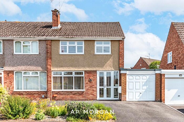3 Bedroom Semi Detached House For Sale In Alcester Road, Lickey End, Bromsgrove, Worcestershire, B60