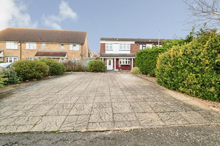 3 Bedroom End Of Terrace House For Sale In Keats Avenue, Romford, RM3