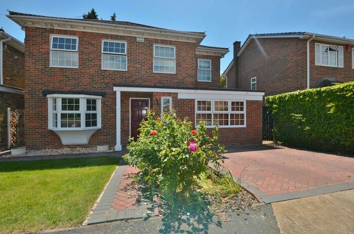 5 Bedroom Detached House To Rent In Fairmark Drive, Hillingdon, UB10