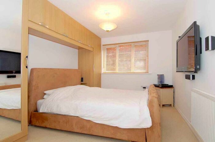 2 Bedroom Flat To Rent In Phoenix Court, New Malden - No Pets Allowed Due To Building Lease, KT3