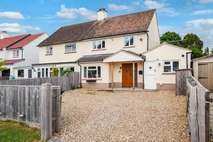 3 Bedroom Semi-Detached House To Rent In Ludgershall Road, OX25