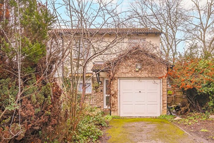 4 Bedroom Property For Sale In Abbott Close, Hampton, TW12