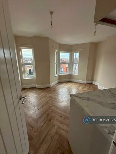 2 Bedroom Flat To Rent In St. Johns Lane, Bristol, BS3