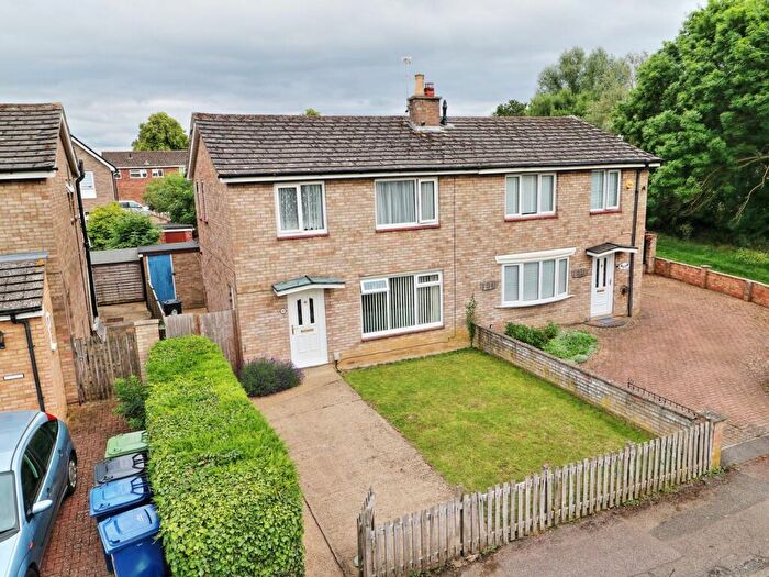 3 Bedroom Semi-Detached House For Sale In Henbrook, St Neots, PE19
