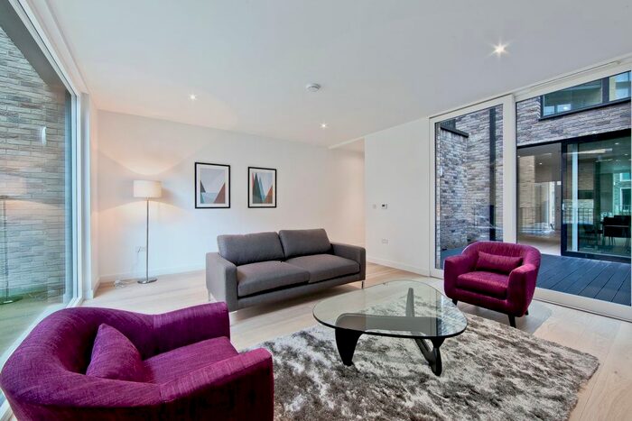 4 Bedroom Town House To Rent In Starboard Way, London, E16