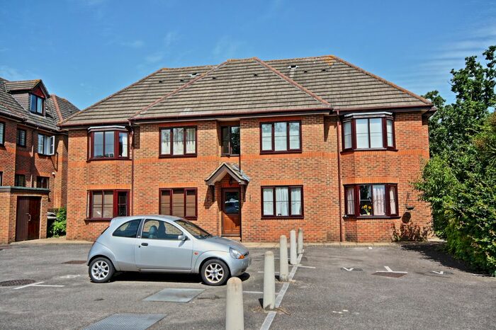 2 Bedroom Flat To Rent In Anchor Hill, Woking, GU21