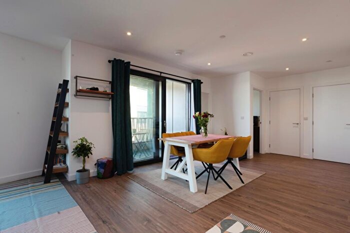 2 Bedroom Flat For Sale In Dipper Drive, London, E3