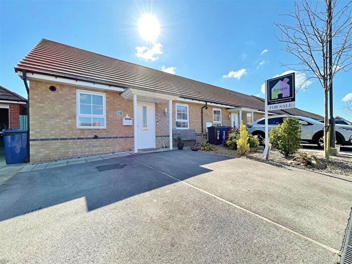 2 Bedroom Bungalow For Sale In Gardeners Lane, Barlby, Selby, YO8