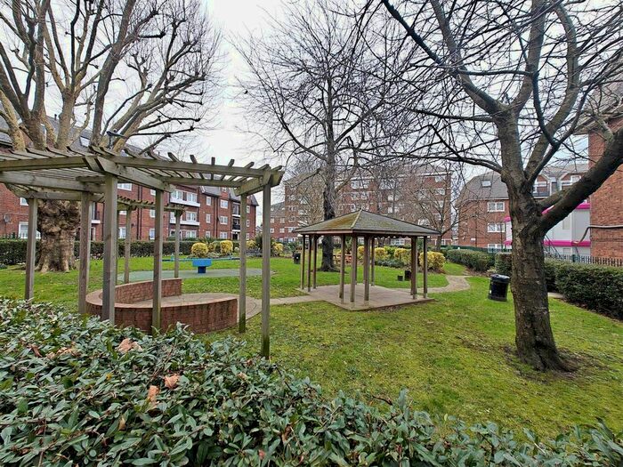 3 Bedroom Flat To Rent In Queens Park Court, Kensington, W10