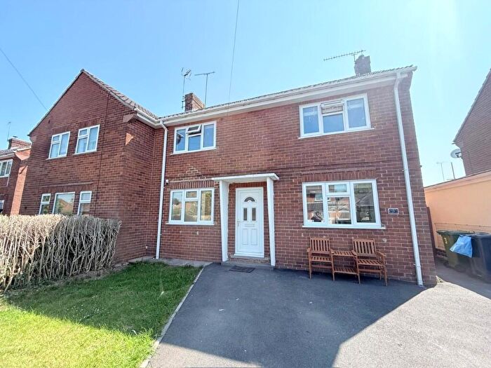 3 Bedroom Semi-Detached House To Rent In Marsden Close, DE56