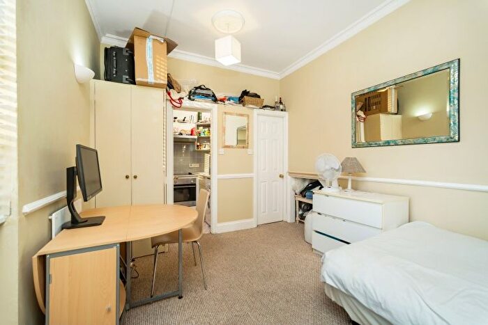 Studio To Rent In Munster Road, London, SW6