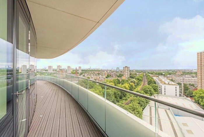 2 Bedroom Flat To Rent In Lombard Wharf, Lombard Road, SW11