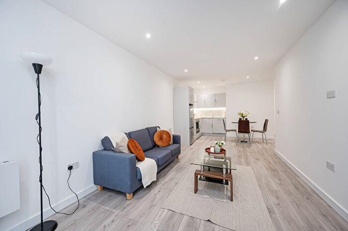 1 Bedroom Flat For Sale In Palmers Road, Bethnal Green, London, E2