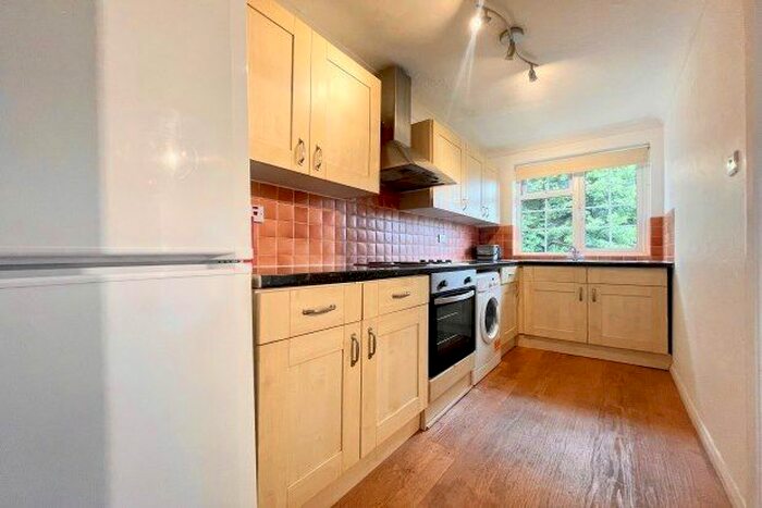 1 Bedroom Flat To Rent In Tavistock Road, Bromley, BR2