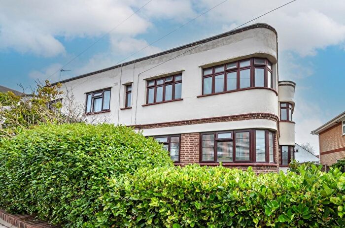 1 Bedroom Flat For Sale In London Road, Leigh-On-Sea, SS9