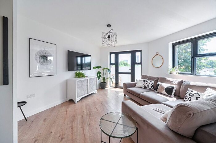 2 Bedroom Flat For Sale In Sharp Court, Stevenage, SG1
