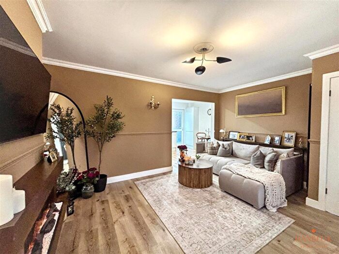 2 Bedroom End Of Terrace House For Sale In Longford Grove, Hull, HU9