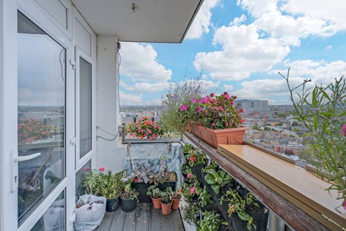 2 Bedroom Flat To Rent In Hindmarsh Close, Shadwell, London, E1