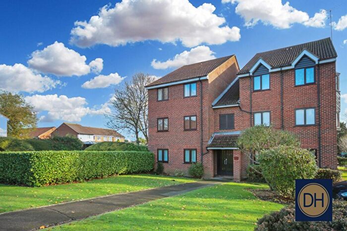 1 Bedroom Flat For Sale In Wellington Road, North Weald, Essex, CM16