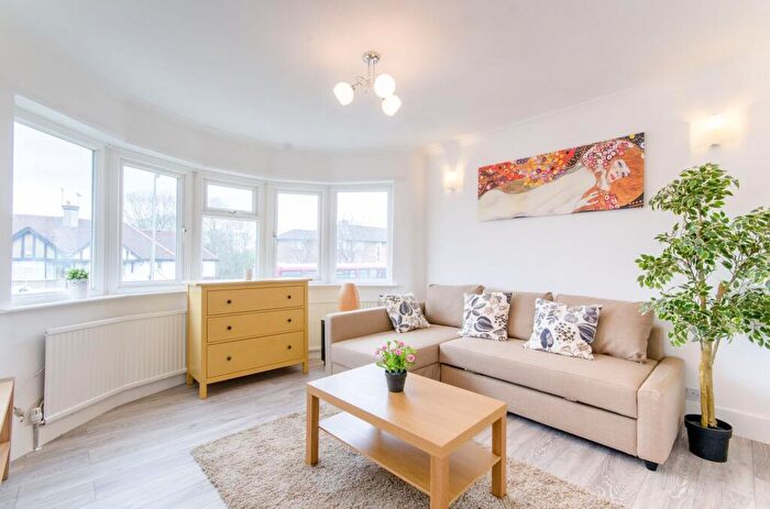 Studio To Rent In Cricklewood Lane, Child's Hill, London, NW2