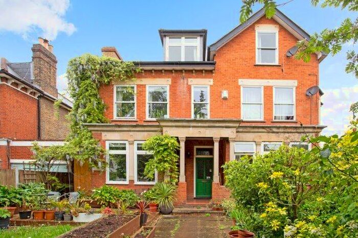 2 Bedroom Flat To Rent In Cator Road, London, SE26