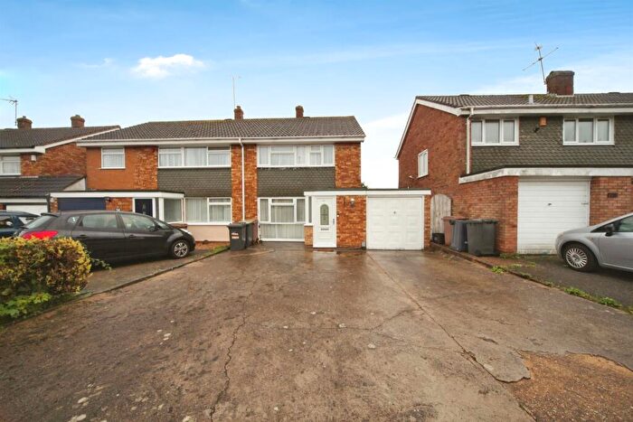 3 Bedroom Semi-Detached House For Sale In Gayland Avenue, Luton, LU2