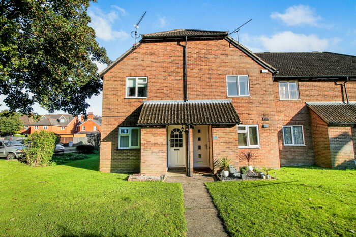 1 Bedroom Maisonette To Rent In Vesey Close, Farnborough, Hampshire, GU14
