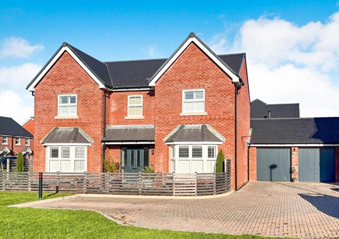 4 Bedroom Detached House For Sale In Maple Drive, Bracklesham Bay, West Sussex, PO20