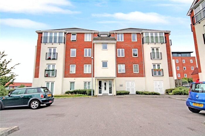 2 Bedroom Apartment For Sale In Regis Park Road, Reading, Berkshire, RG6
