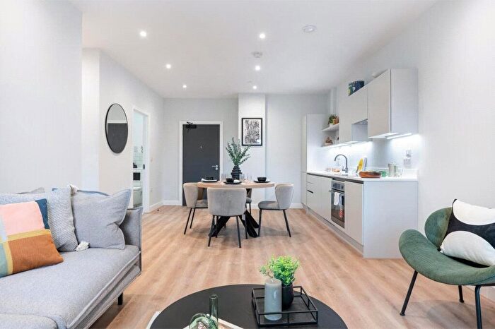 2 Bedroom Flat To Rent In Elmcroft Avenue, Golders Green, London, NW11