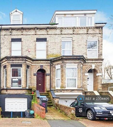 2 Bedroom Flat To Rent In The Paddock, Dover, CT16