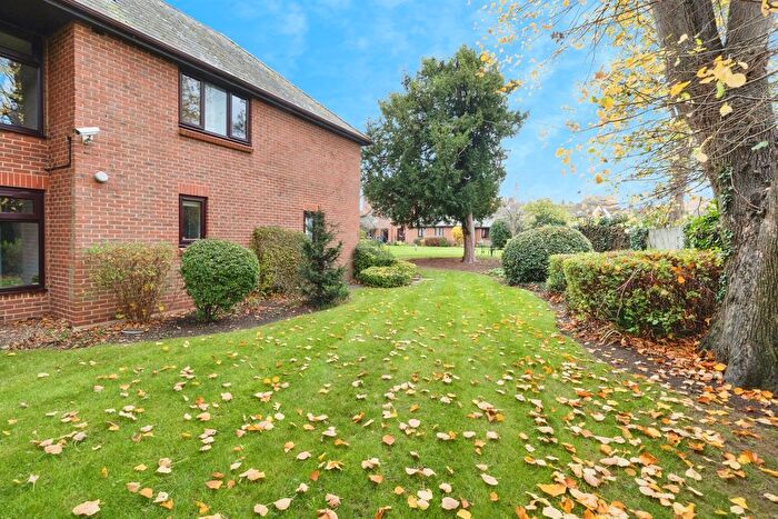 1 Bedroom Flat For Sale In Lawnsmead Gardens, Newport Pagnell, MK16