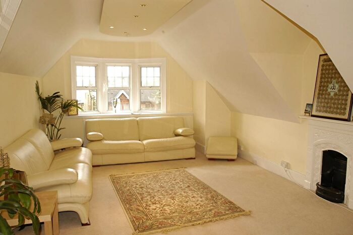 2 Bedroom Flat To Rent In Madeley Road, Ealing, London, W5