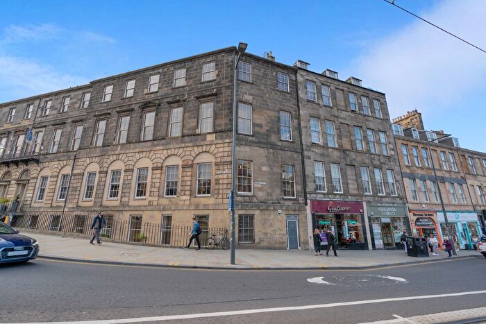 2 Bedroom Flat To Rent In Union Place, Edinburgh, EH1