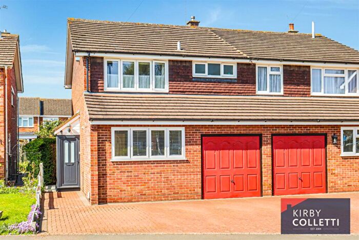 3 Bedroom Semi Detached House For Sale In Stanstead Road, Hoddesdon, EN11