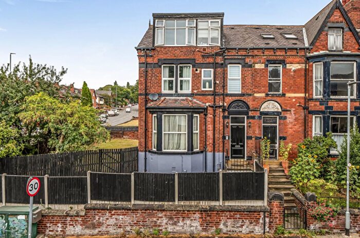 2 Bedroom Flat For Sale In Roundhay Mount, Chapel Allerton, Leeds, LS8